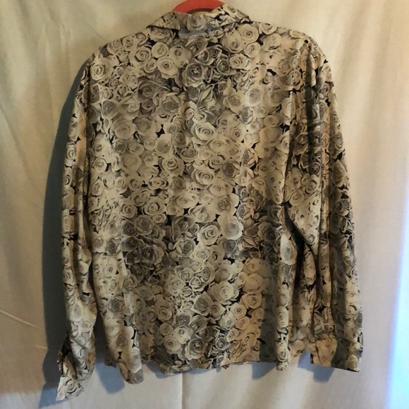 Rose pattern blouse - Picture 8 of 8